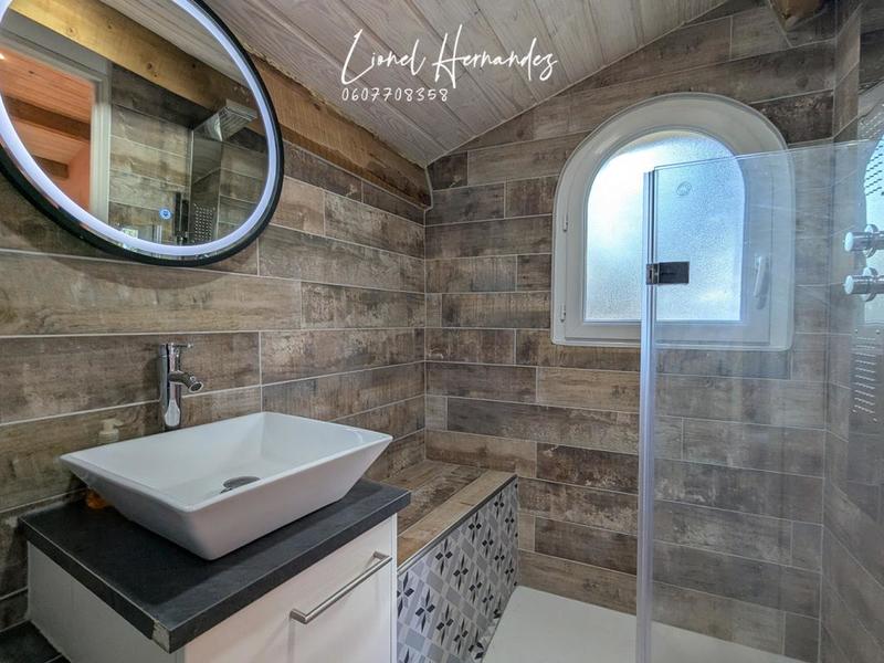 Maison - 238 m² - 9 pièces