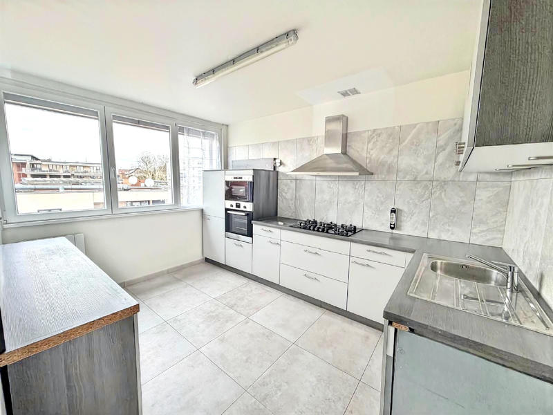 Appartement - 104 m² - 6 pièces