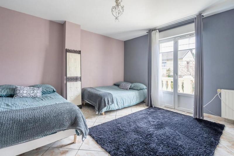 Maison - 330 m² - 11 pièces