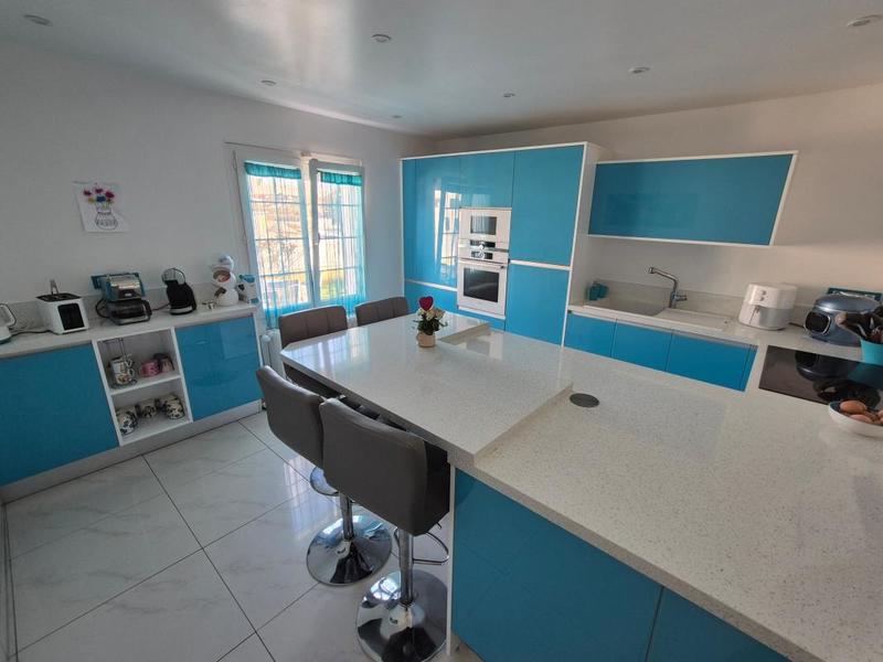 Maison - 189 m² - 6 pièces