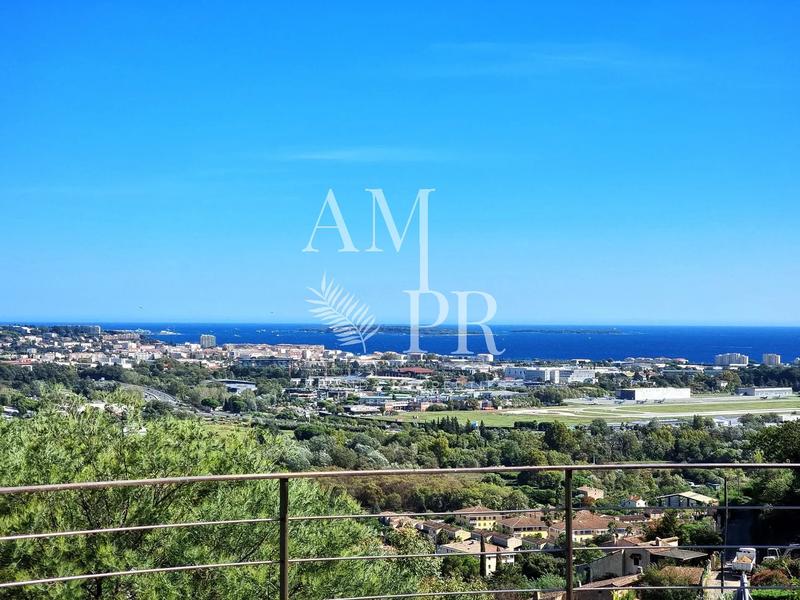 Villa - 301 m² - 8 pièces