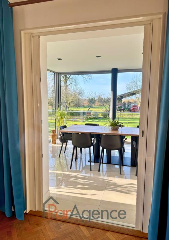 Maison - 290 m² - 9 pièces