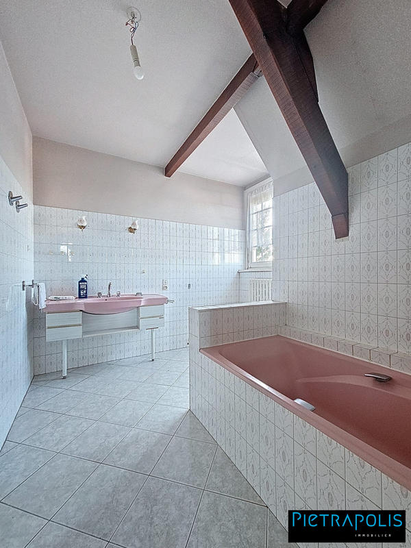 Maison traditionnelle - 220 m² - 7 pièces