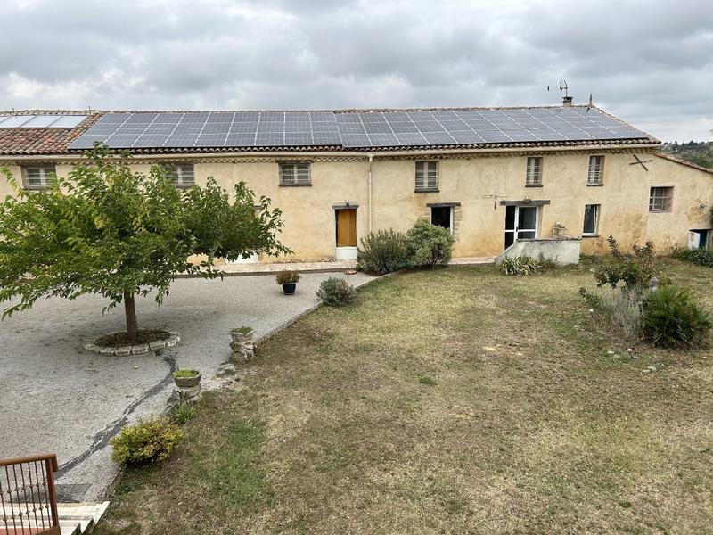 Propriété - 1 721 m² - 30 pièces