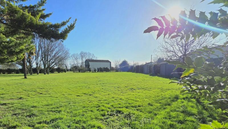 Terrain constructible - 1 000 m²