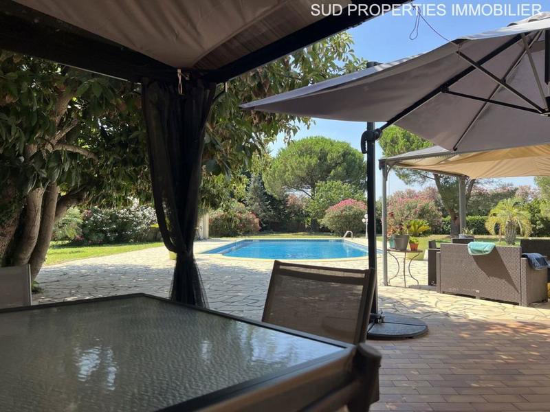 Propriété - 315 m² - 9 pièces