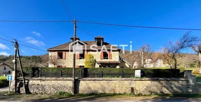 Maison - 185 m² - 8 pièces