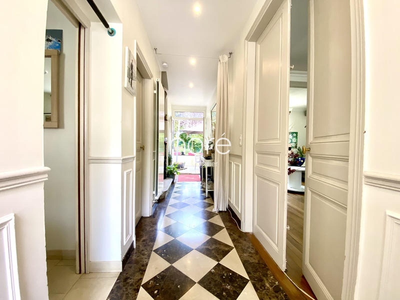 Maison - 200 m² - 8 pièces