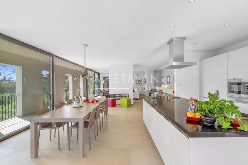 Villa - 204 m² - 6 pièces