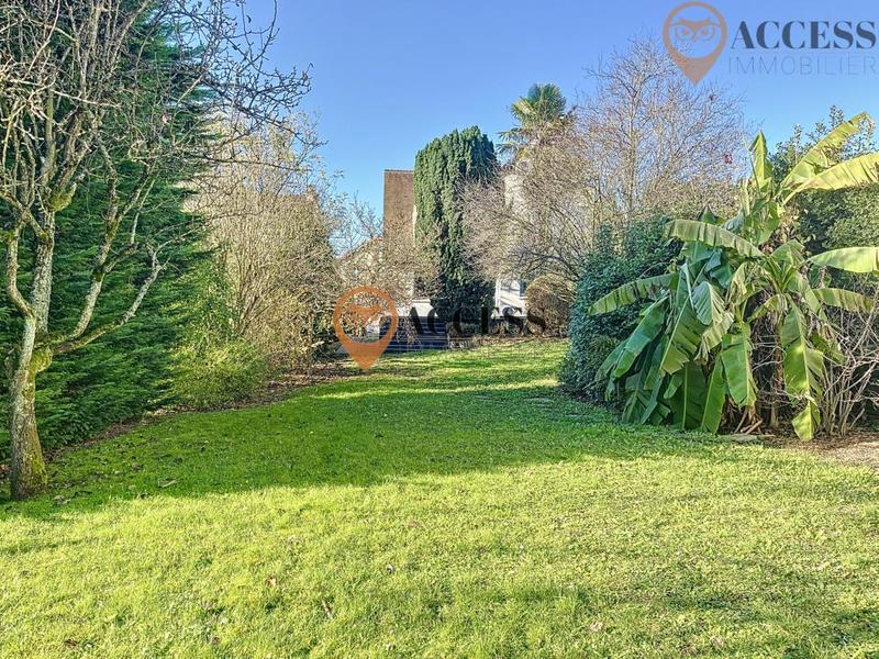 Maison - 218 m² - 8 pièces