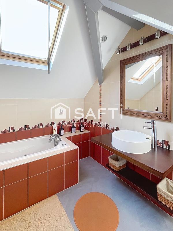 Maison - 239 m² - 6 pièces