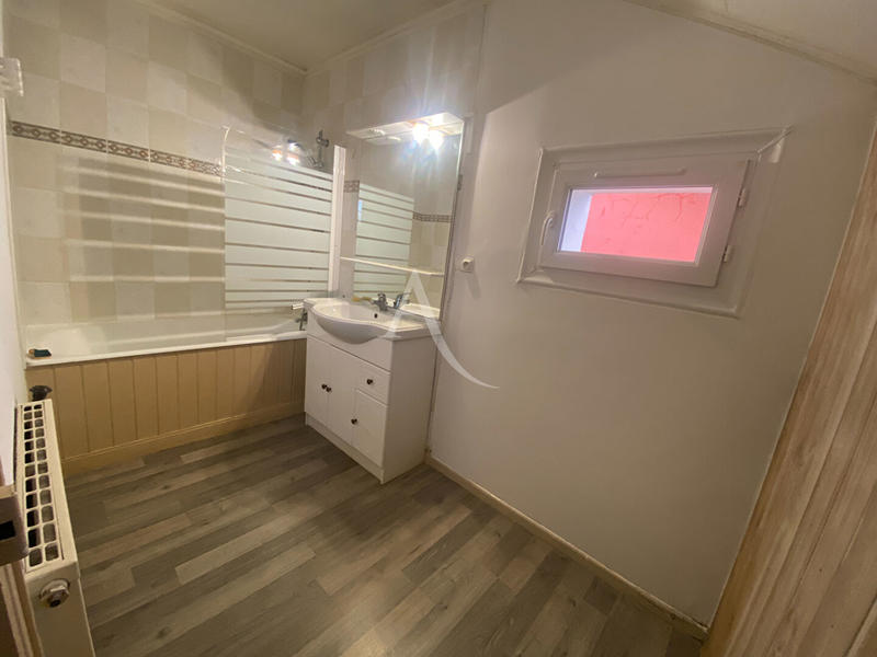 Maison - 74 m² - 5 pièces