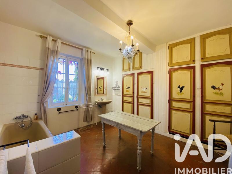 Maison - 250 m² - 9 pièces