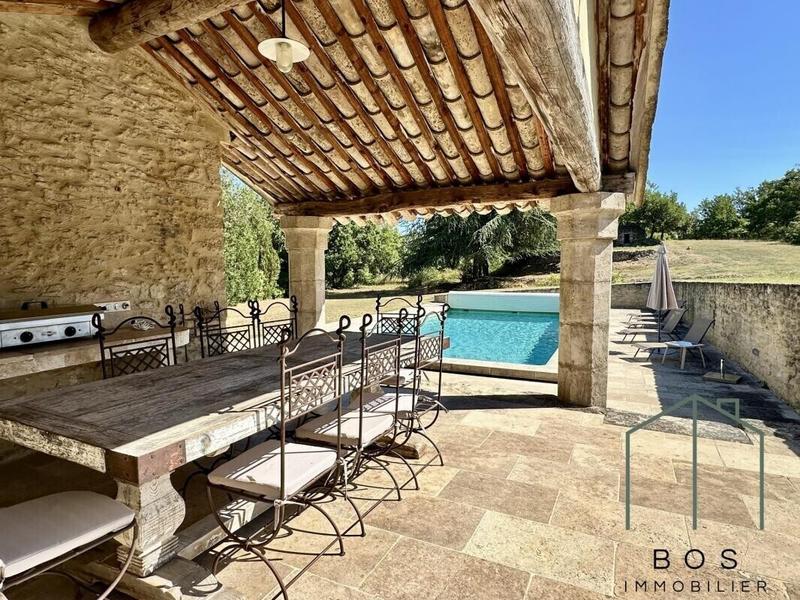 Maison - 200 m² - 6 pièces