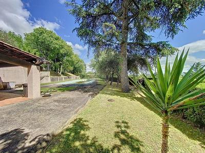 Maison - 243 m² - 9 pièces