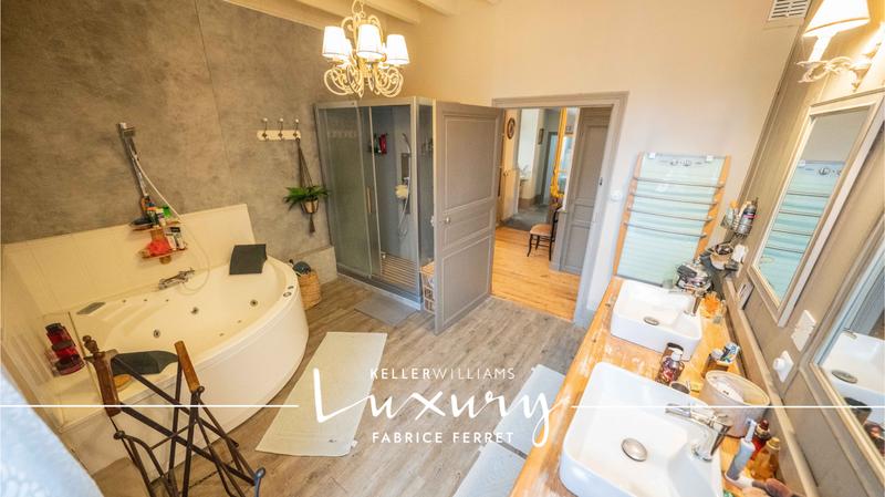 Maison - 465 m² - 14 pièces