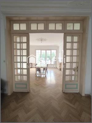 Maison - 247 m² - 6 pièces