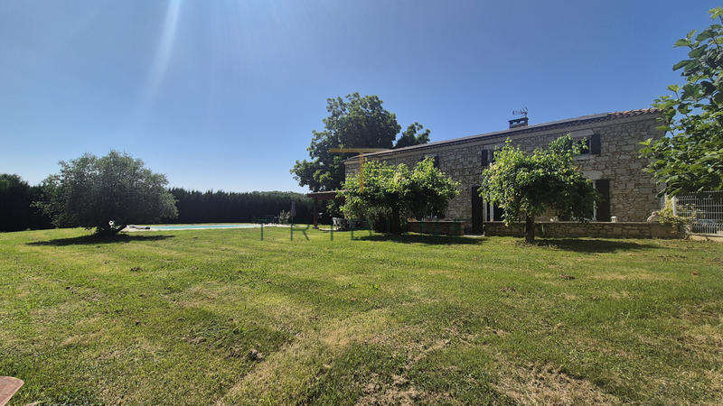 Maison - 235 m² - 8 pièces