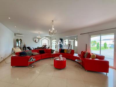 Maison - 250 m² - 7 pièces