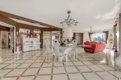 Maison - 190 m² - 5 pièces