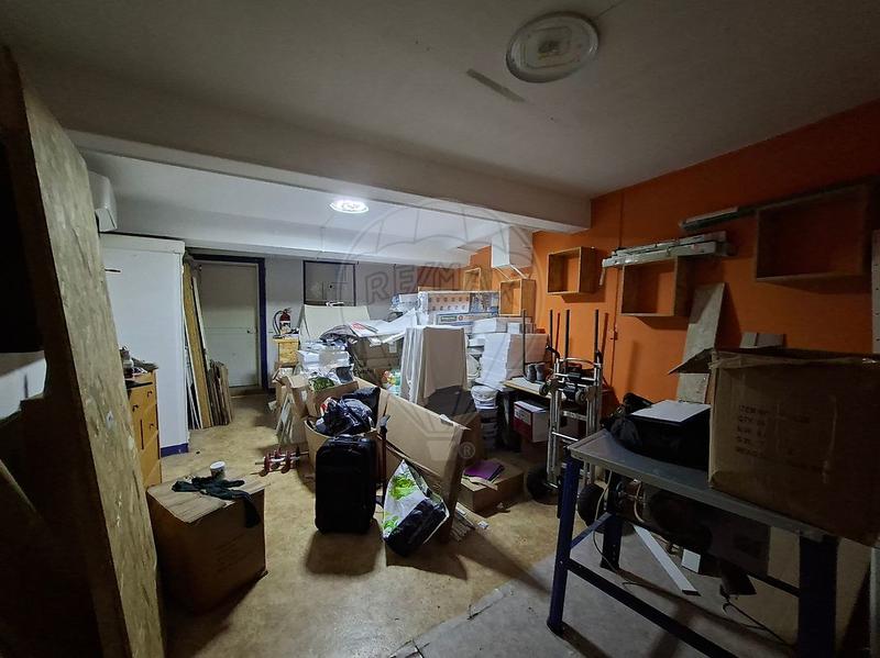 Immeuble - 170 m² - 9 pièces