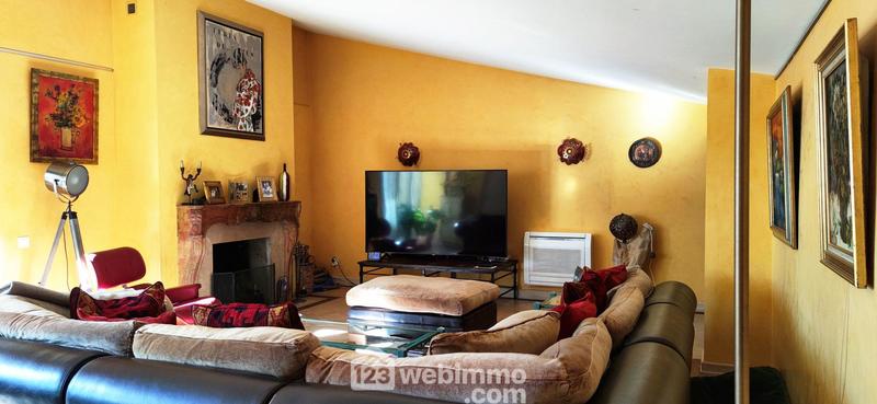 Maison - 240 m² - 7 pièces