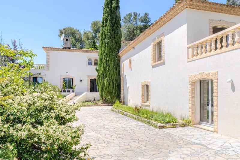 Appartement - 200 m² - 8 pièces