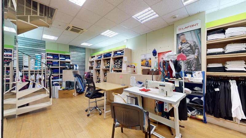 Local commercial - 270 m² - 7 pièces