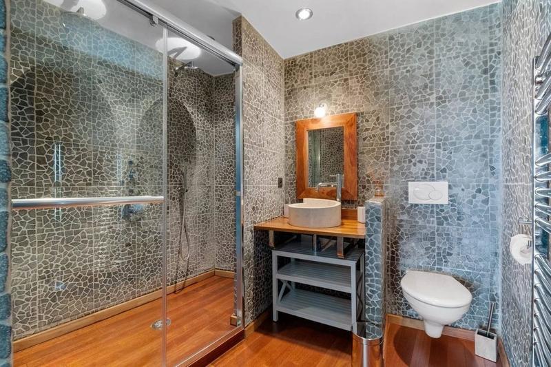 Villa - 300 m² - 8 pièces