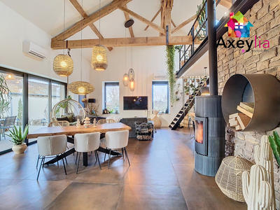 Propriété - 272 m² - 9 pièces