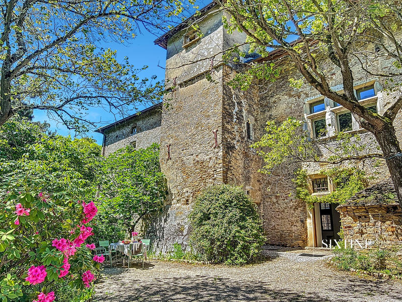 Château - 500 m² - 12 pièces