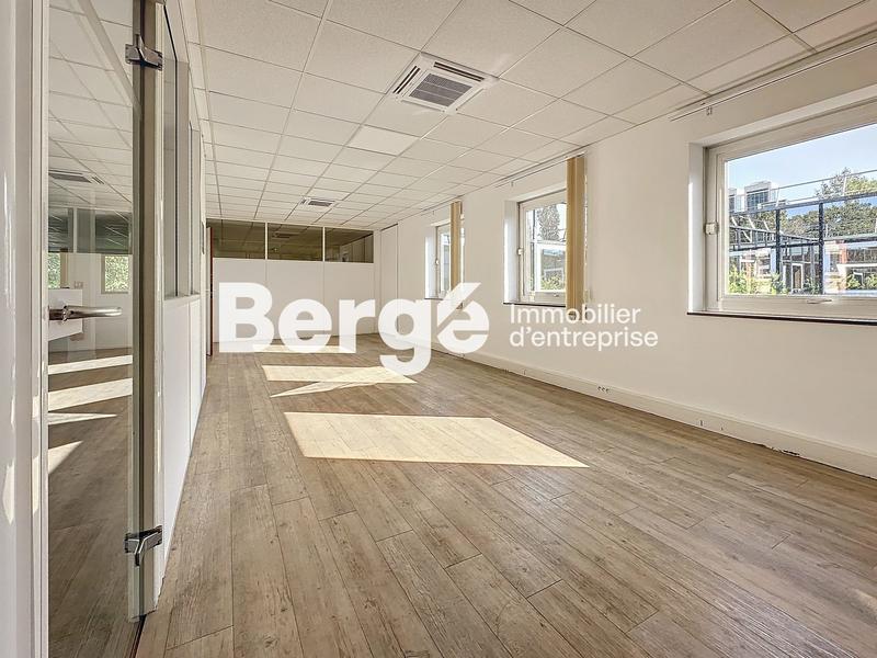 Bureau - 446 m²