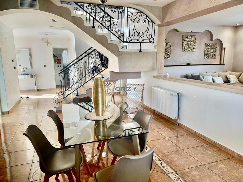 Villa - 270 m² - 7 pièces