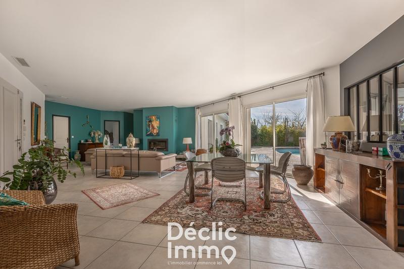 Maison - 235 m² - 7 pièces