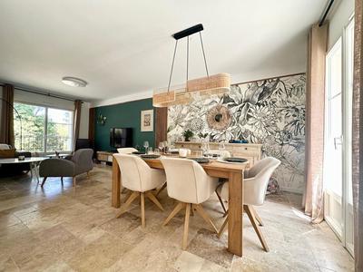 Maison - 255 m² - 11 pièces