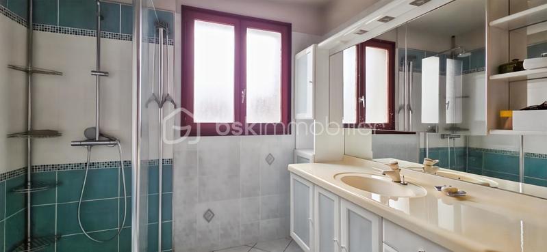 Maison traditionnelle - 198 m² - 8 pièces