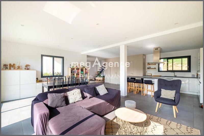 Maison - 163 m² - 6 pièces