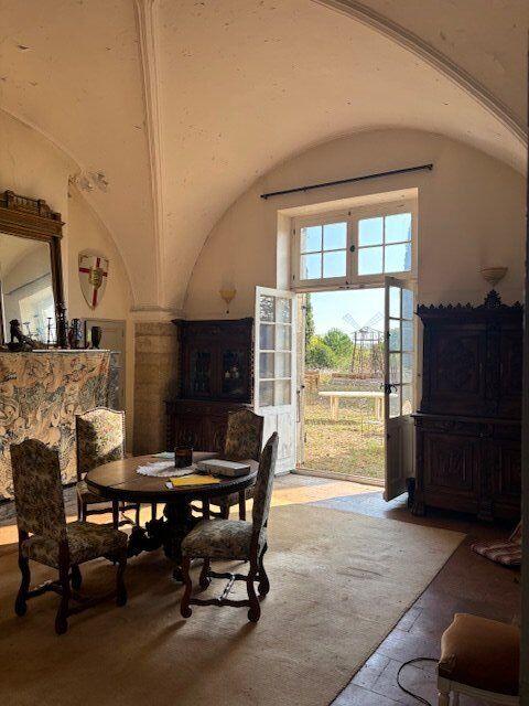 Maison - 1 200 m² - 25 pièces