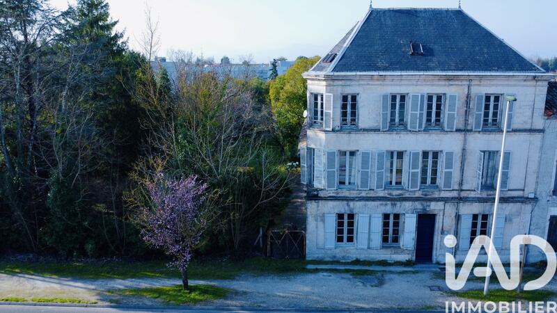 Maison - 227 m² - 8 pièces