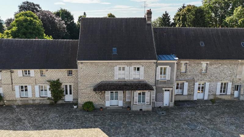 Maison en pierre - 309 m² - 9 pièces