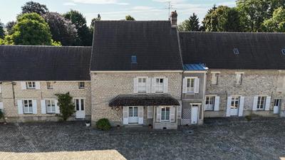 Maison en pierre - 309 m² - 9 pièces
