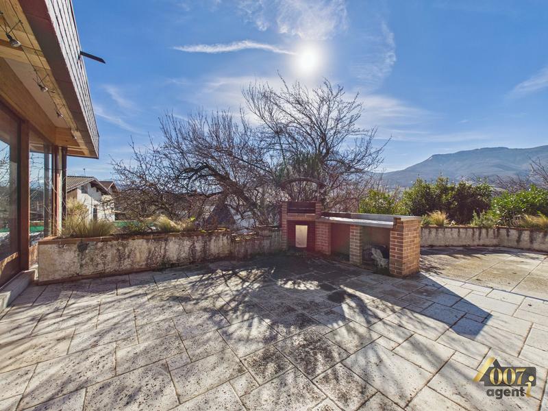 Maison - 237 m² - 7 pièces