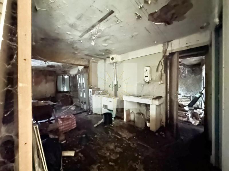 Maison - 300 m² - 4 pièces