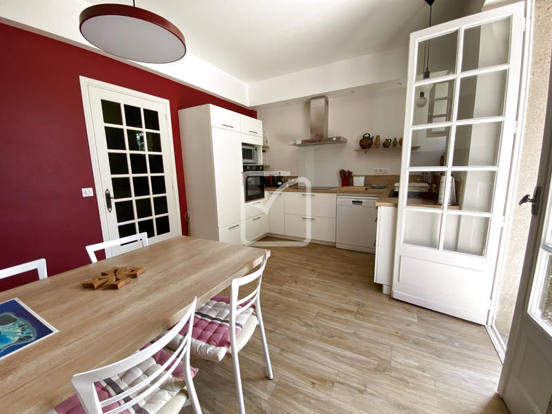 Propriété - 250 m² - 12 pièces