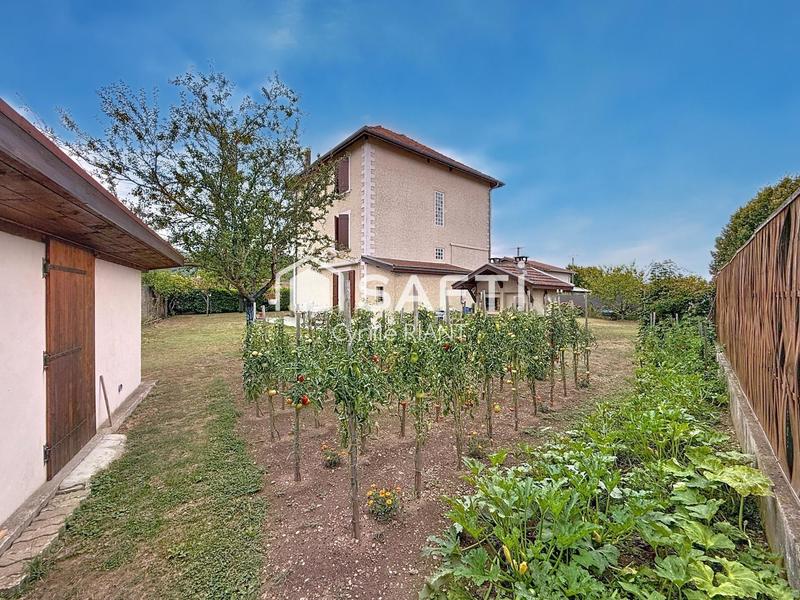 Maison - 221 m² - 8 pièces