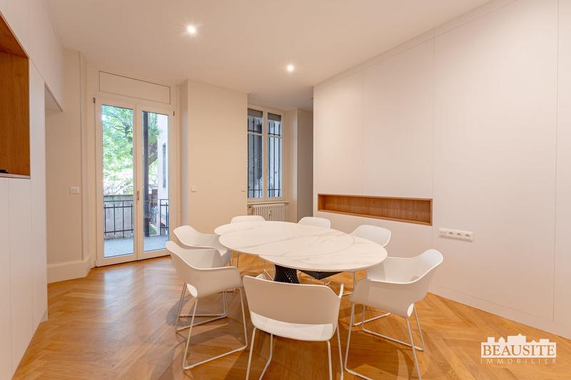 Local d'activités - 15 m² - 5 pièces