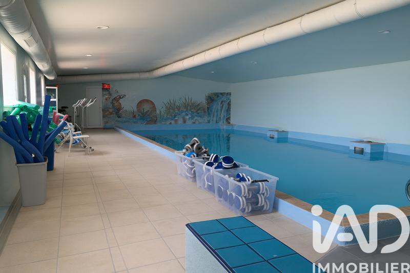 Maison - 930 m² - 4 pièces