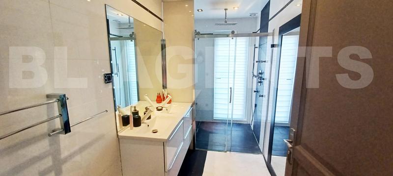 Demeure - 250 m² - 9 pièces