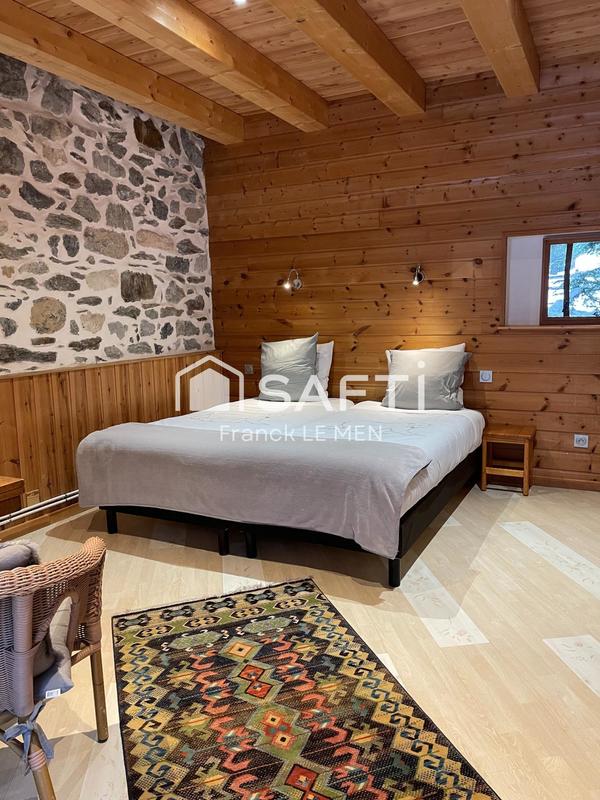 Châlet - 1 020 m² - 17 pièces