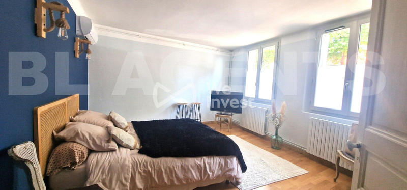 Maison - 220 m² - 7 pièces